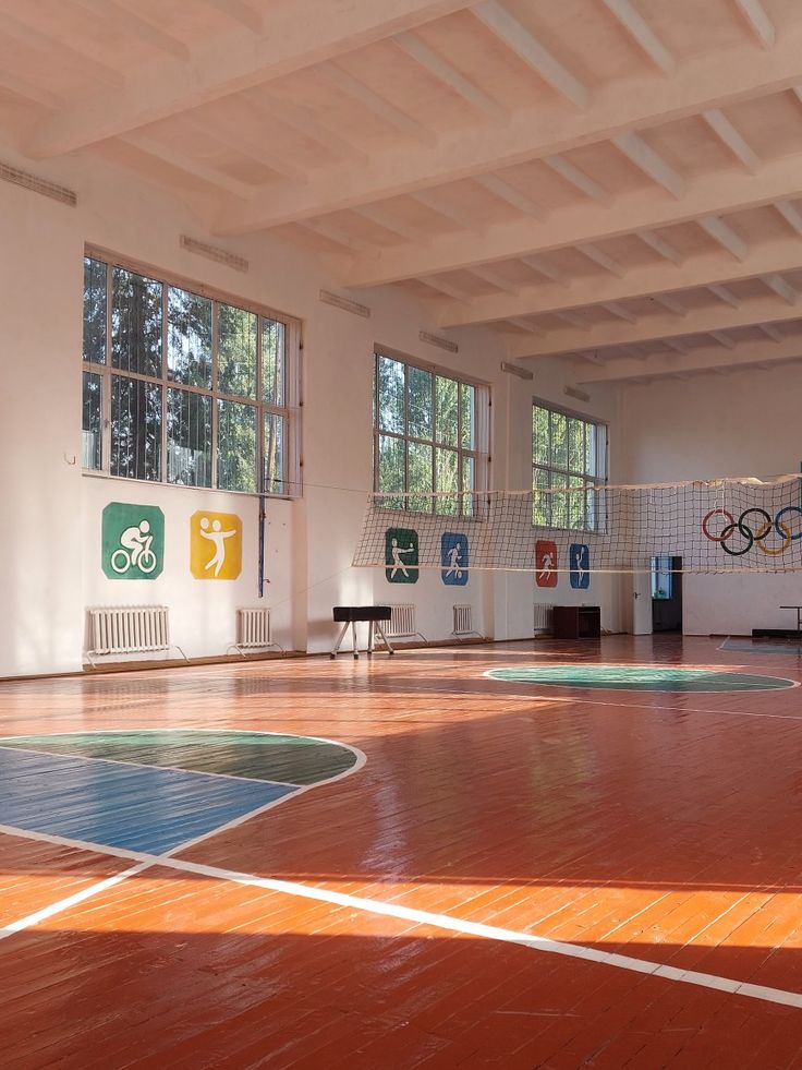 8г топ کفپوش پلی یورتان: ایمنی و راحتی در هر قدم در ورزشگاه‌ها و سالن‌های ورزشی!