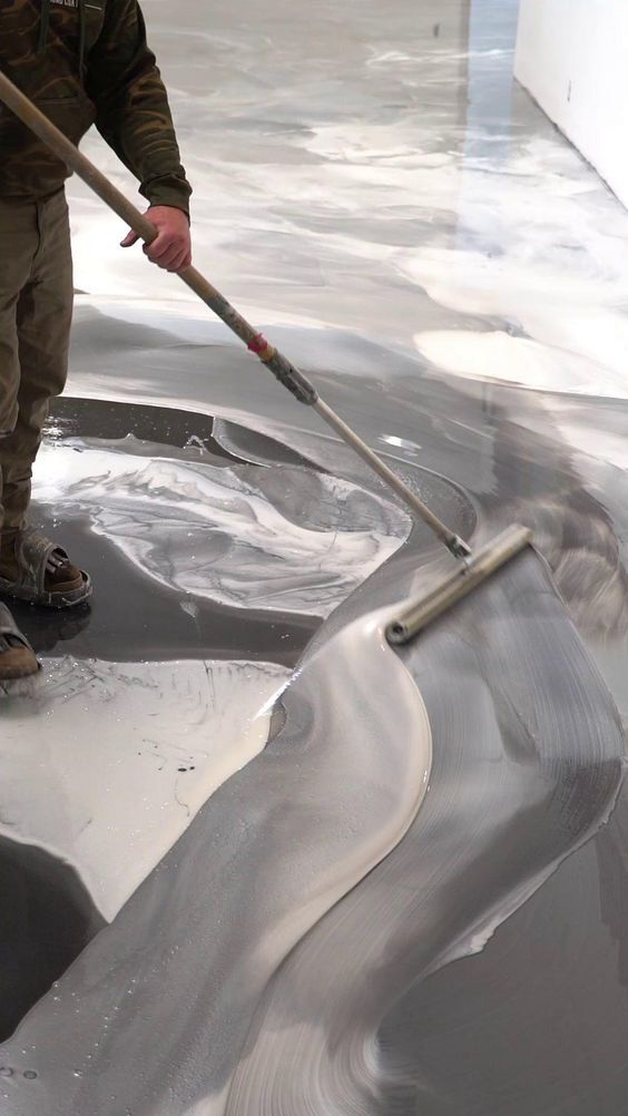 چگونه کفپوش‌های اپوکسی طول عمر کف را افزایش می‌دهند؟